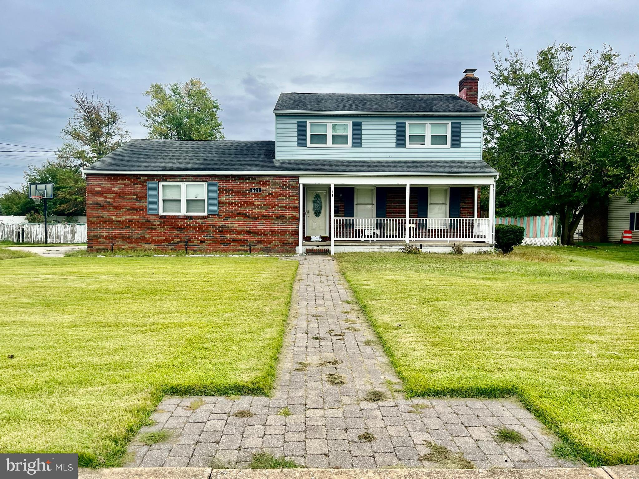 a front view of house with yard