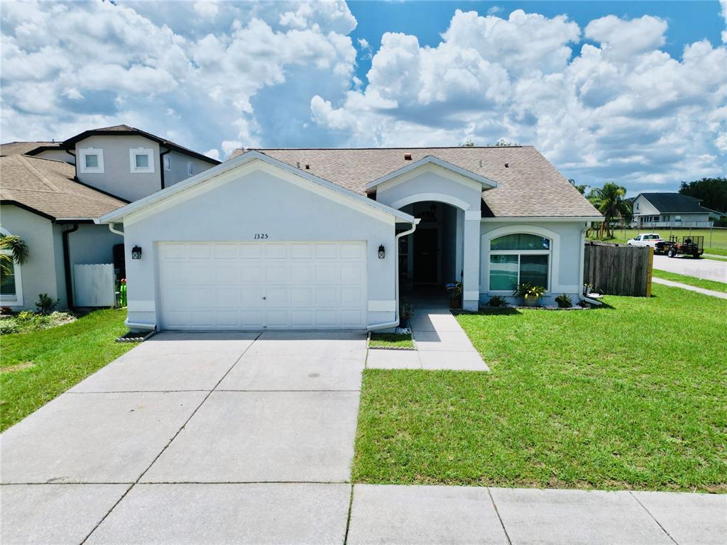 a front view of house with yard