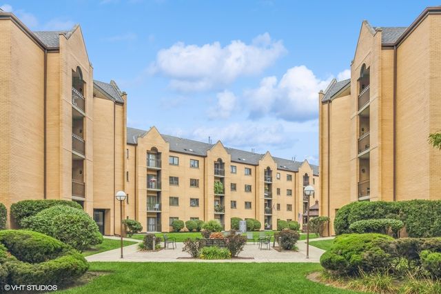 $324,900 | 7410 West Lawrence Avenue, Unit 222 | Harwood Heights