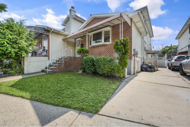 $825,000 | 116-06 Merrick Boulevard | St. Albans