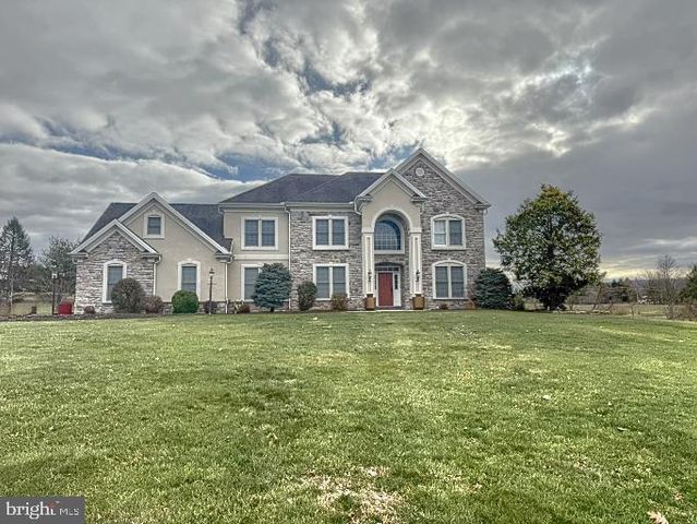 $799,900 | 628 Southridge Drive | Fairview Township - York County