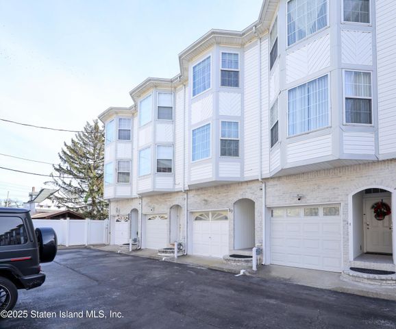 $680,000 | 30 Conference Court | Tottenville