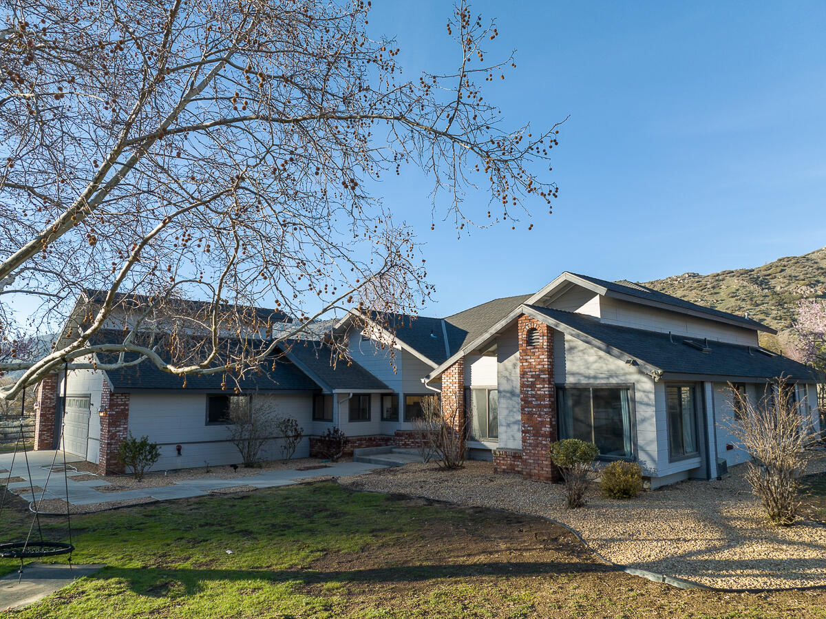 26201 Columbia Way Tehachapi CA 93561 Compass