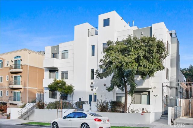 $695,000 | 966 South St Andrews Place, Unit 101 | Hancock Park-Wilshire