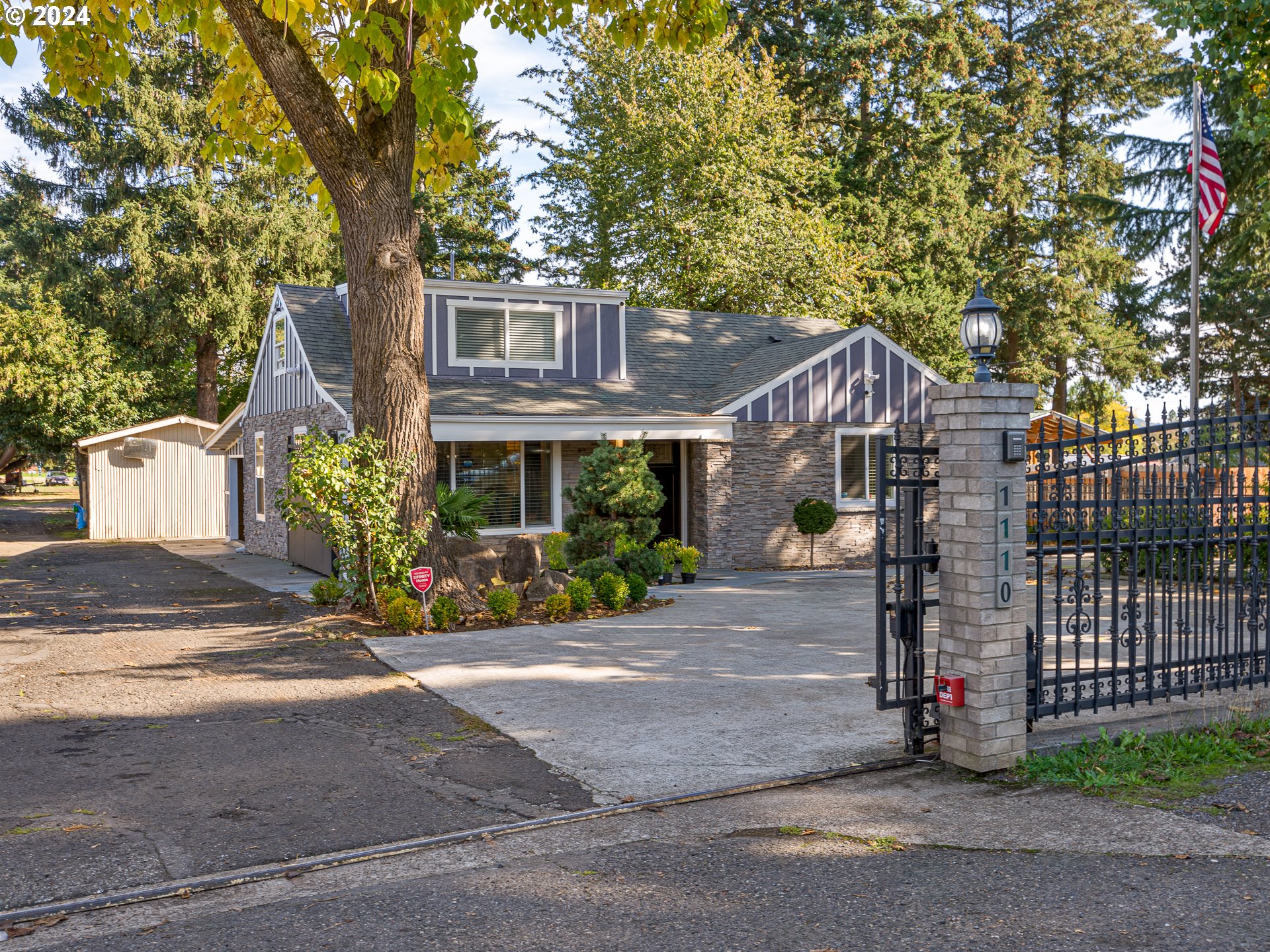 a view of a house with a yard