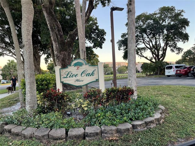 $1,750 | 9470 Live Oak Place, Unit 107 | Pine Island Ridge