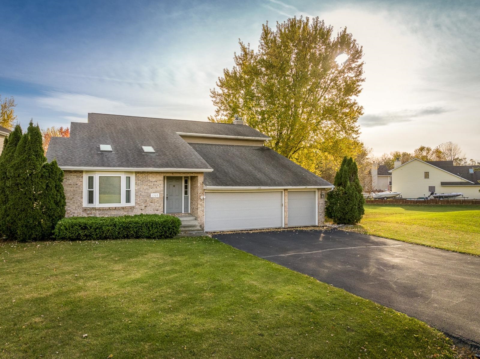 a view of a house with a yard