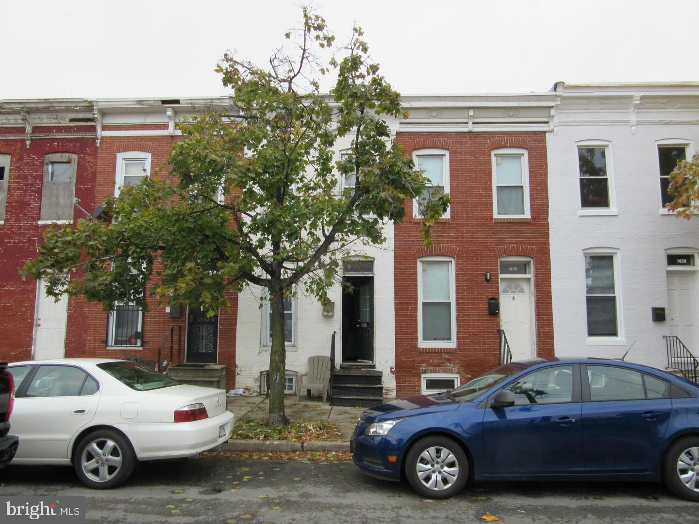 a car parked in front of a building