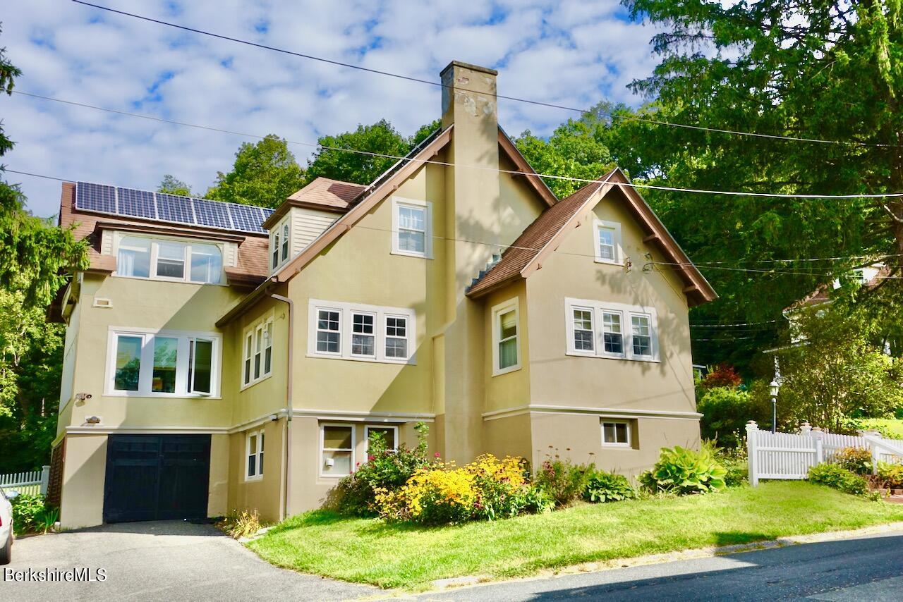 a view of a yard in front of house