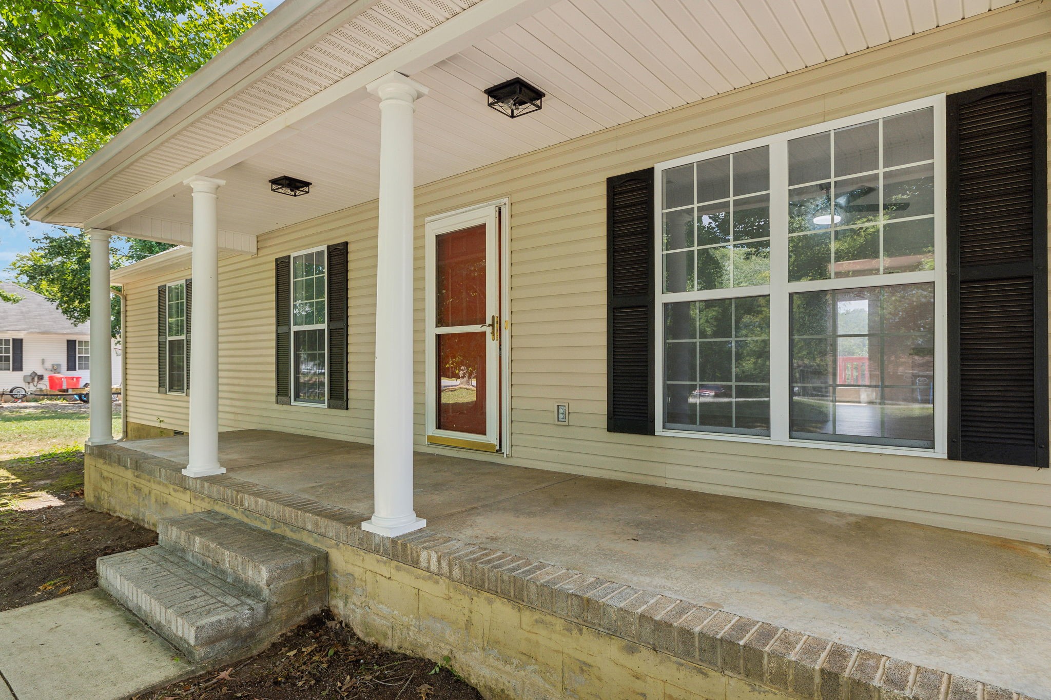 a view of a house with outdoor space