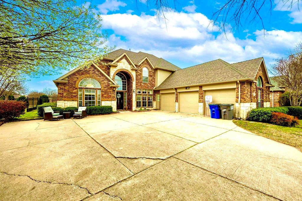 a view of a house with basketball court