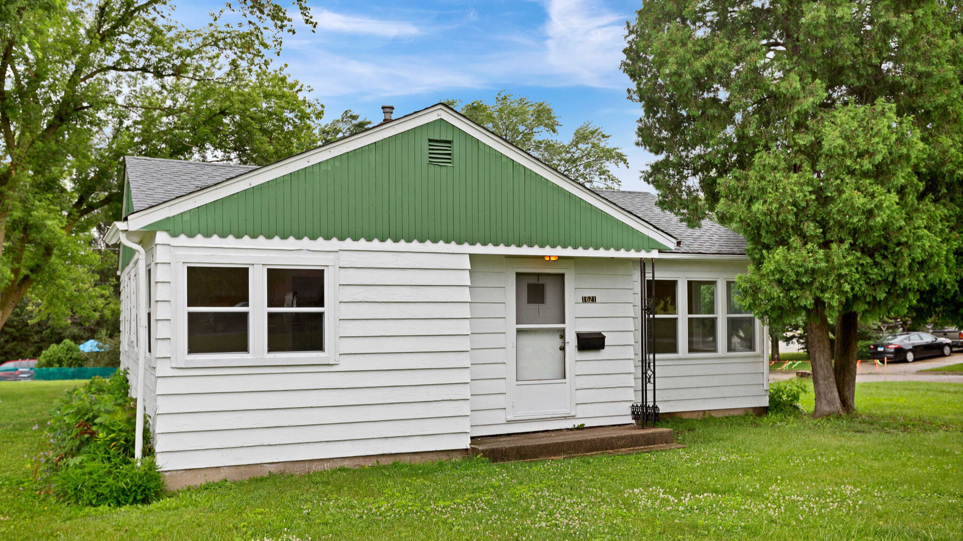 a view of a back yard of the house