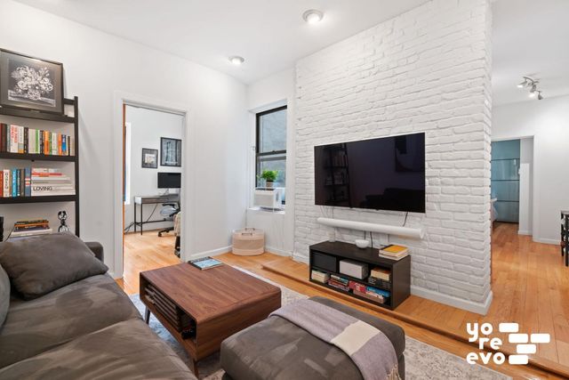 $739,000 | 309 East Houston Street, Unit 3C | Lower East Side