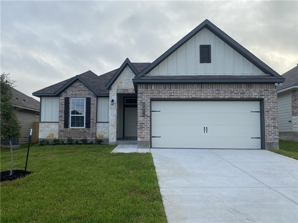 a view of a house with a yard and garage