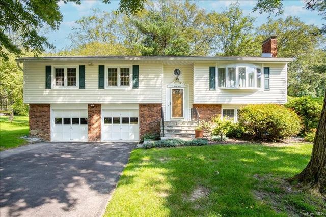 $555,500 | 29 Carriage Hill Lane | Poughkeepsie Town