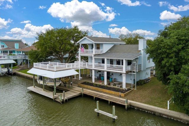 $648,000 | 1220 Waterways Drive | Crystal Beach