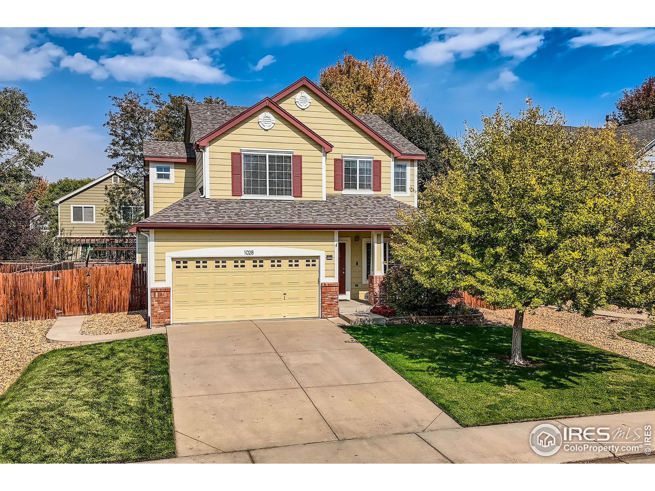 a view of front of house with a yard