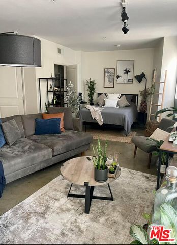 $1,750 | 117 Winston Street, Unit 407 | Downtown Los Angeles