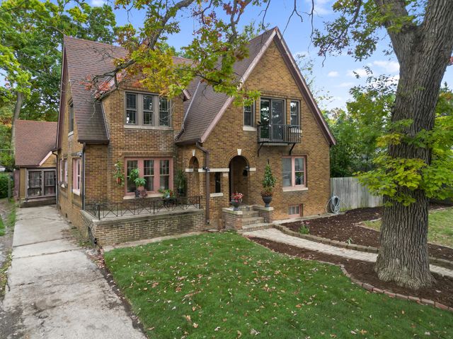 $349,000 | 309 North Jackson Street | Waukegan