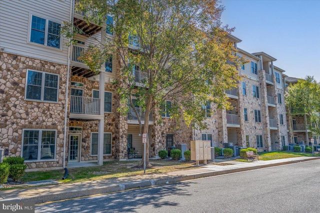 $272,500 | 3000 Fountainview Circle, Unit 202 | University South