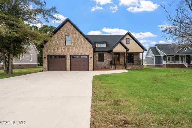 $625,000 | 105 Pelican Pointe Drive | Pelican Pointe