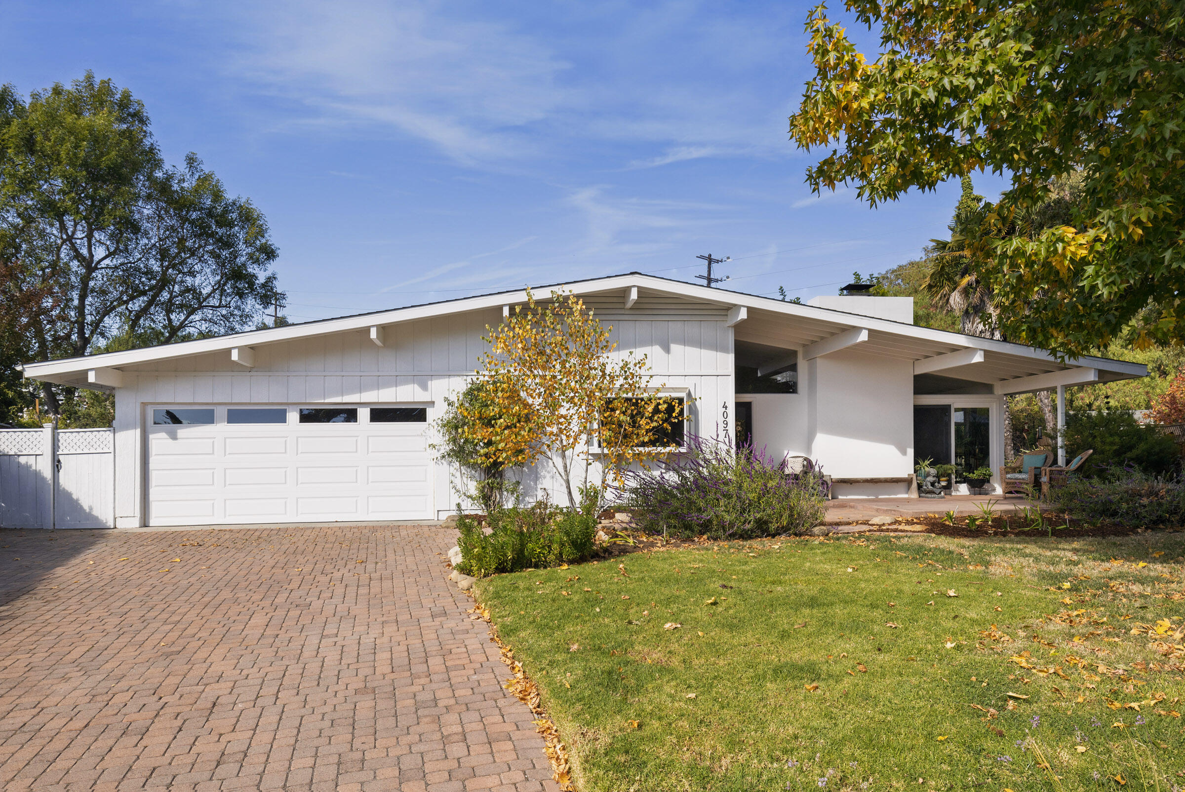 a front view of house with yard