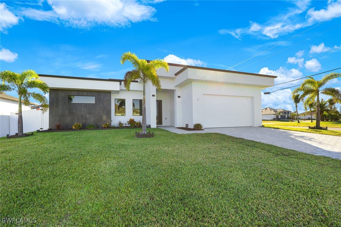 a view of a house with a backyard