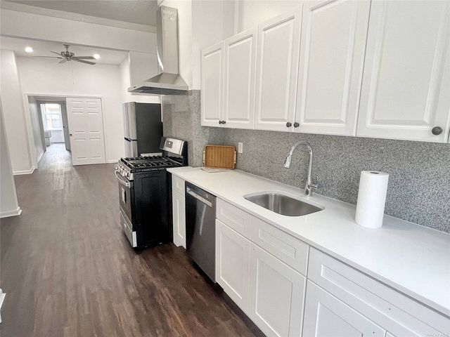 $3,300 | 585 Onderdonk Avenue, Unit 1L | Ridgewood