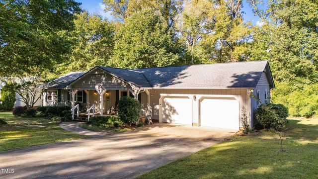 $399,900 | 1606 Sycamore Drive | Garner