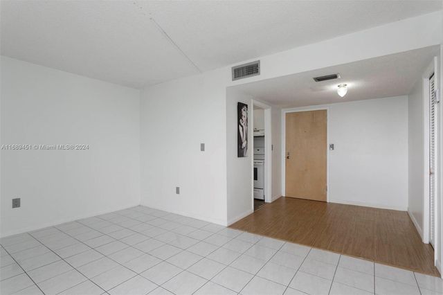 $1,750 | 5050 Northwest 7th Street, Unit 410 | Flagami