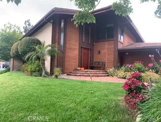 a view of a house with a yard and plants