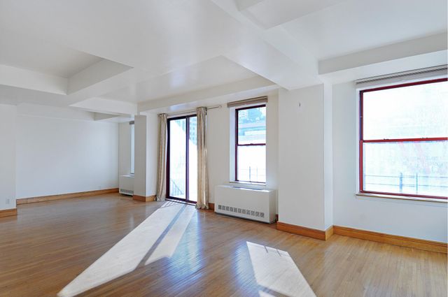 $4,000,000 | 40 East 61st Street, Unit 14A | Lenox Hill