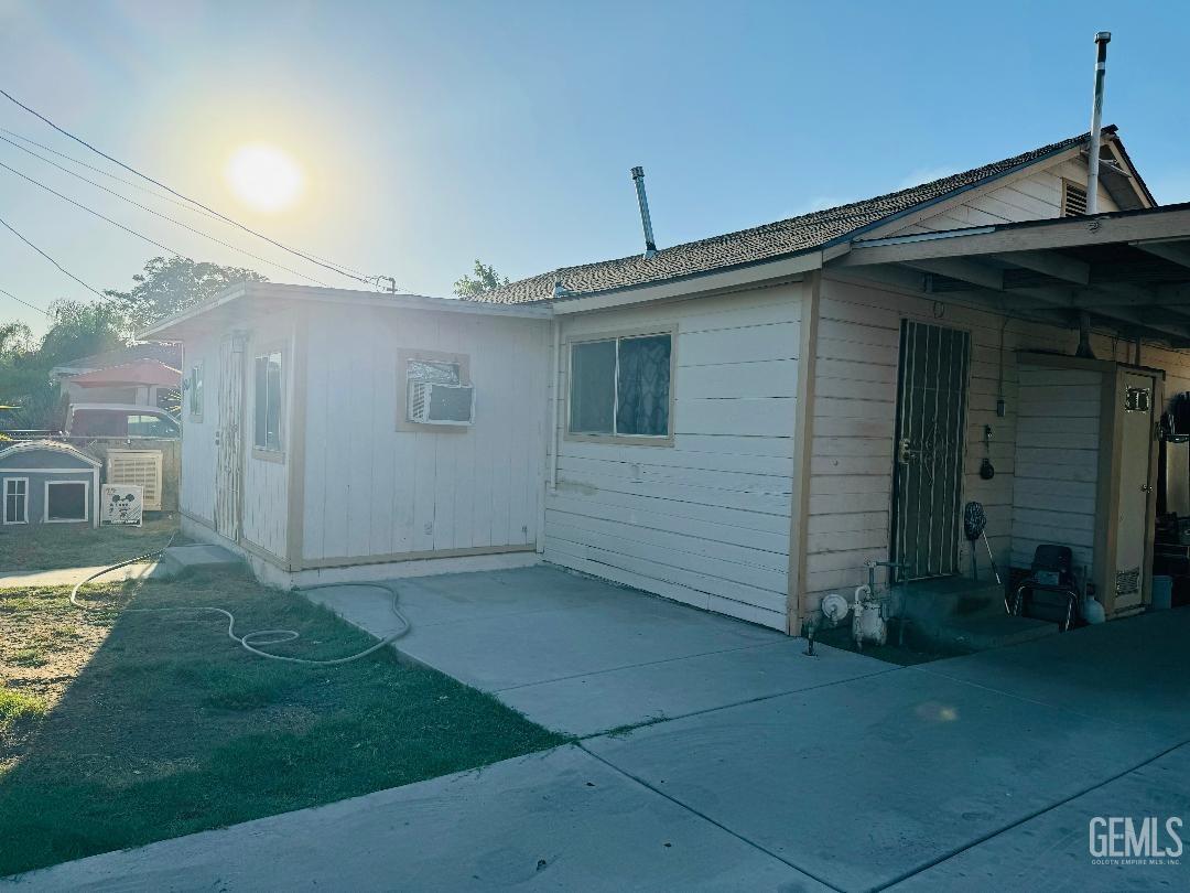 a view of a back yard of the house