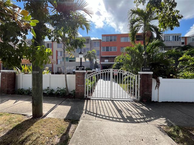 $1,700 | 1850 Northeast 169th Street, Unit 212 | North Miami Bech City Center