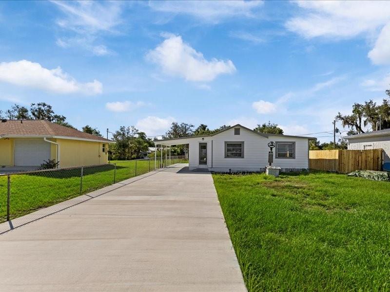 a view of a house with a back yard