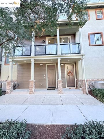 $824,900 | 817 Tranquility Circle, Unit 2 | Isabel