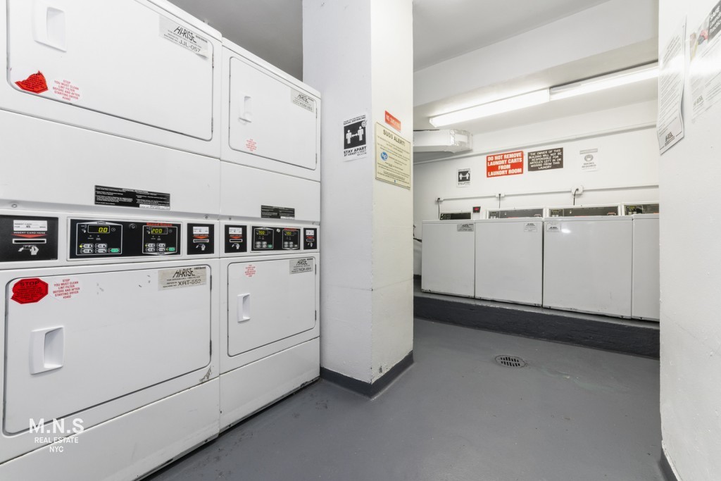 a view of utility room with washer and dryer