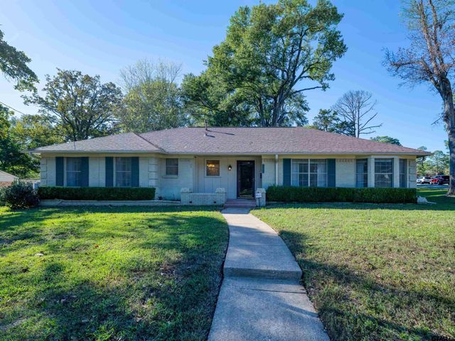 $299,900 | 3205 Fry Avenue | Northeast Tyler