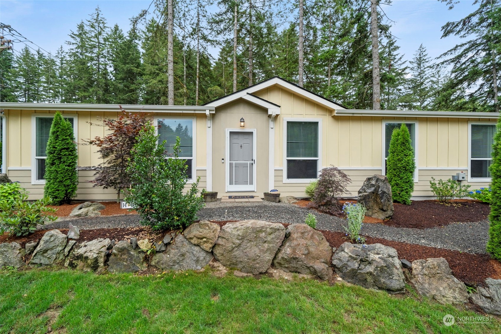 a view of a house with backyard and sitting area