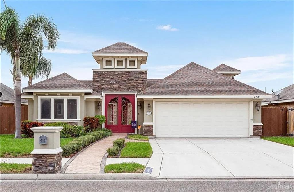 View of front of house featuring a garage