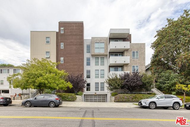 $759,000 | 4813 Oakwood Avenue, Unit 103 | Hancock Park-Wilshire