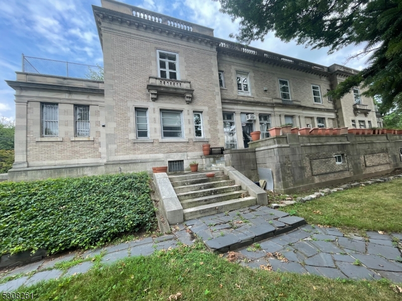 a front view of house with yard