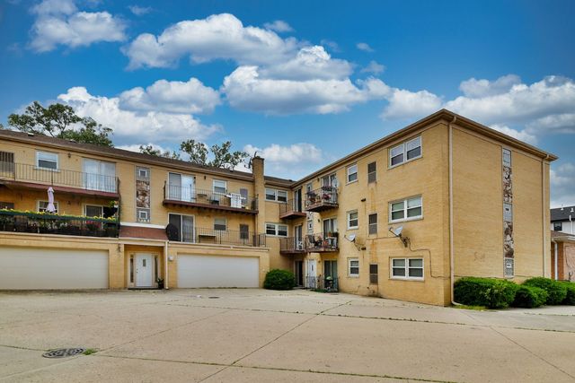 $279,990 | 3207 North Pontiac Avenue, Unit 2S | Dunning