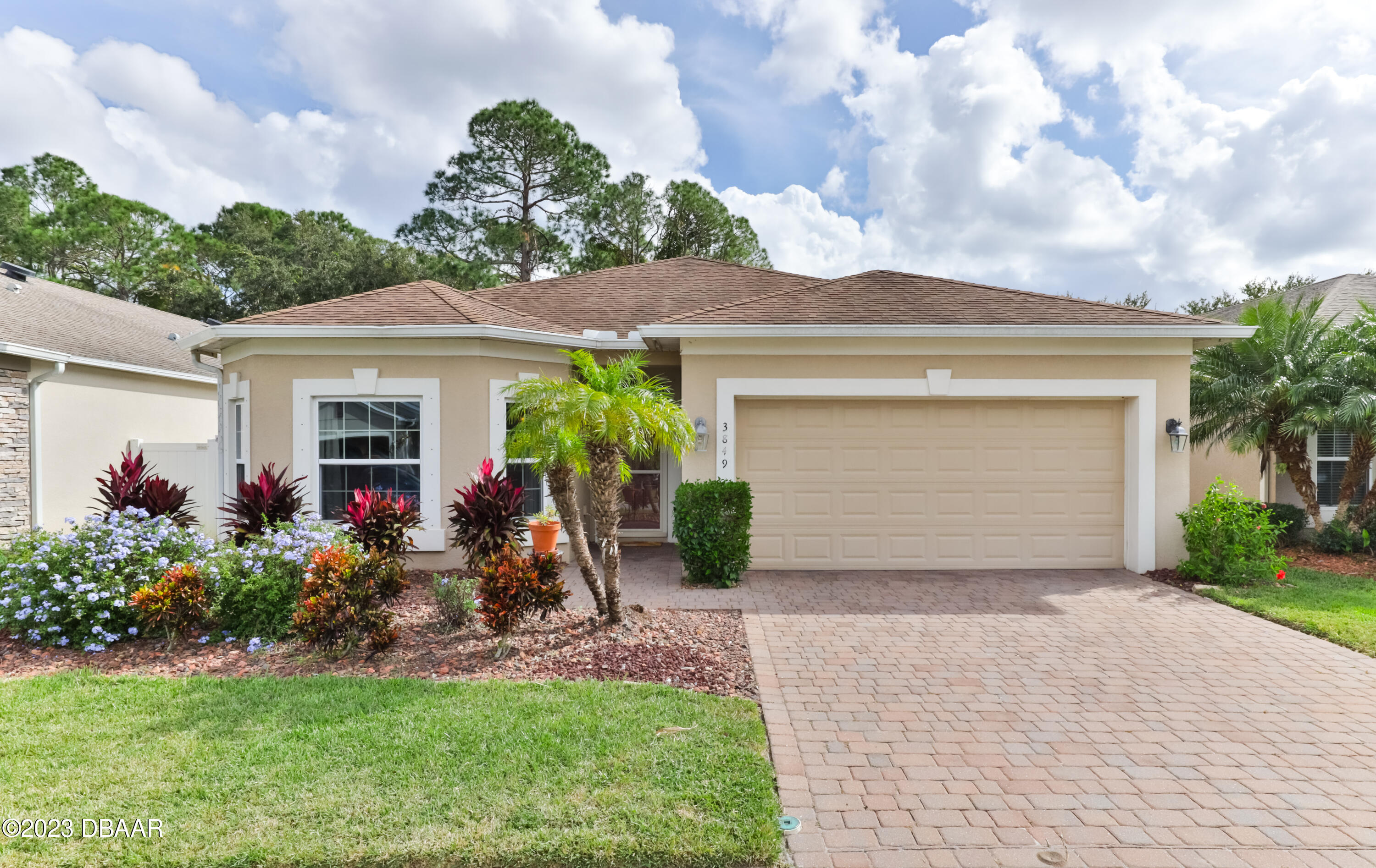 a front view of house with yard