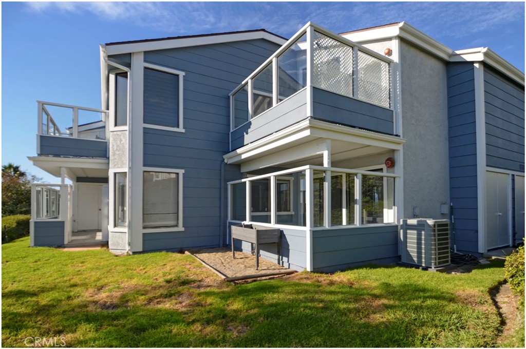 a view of front of house with a yard