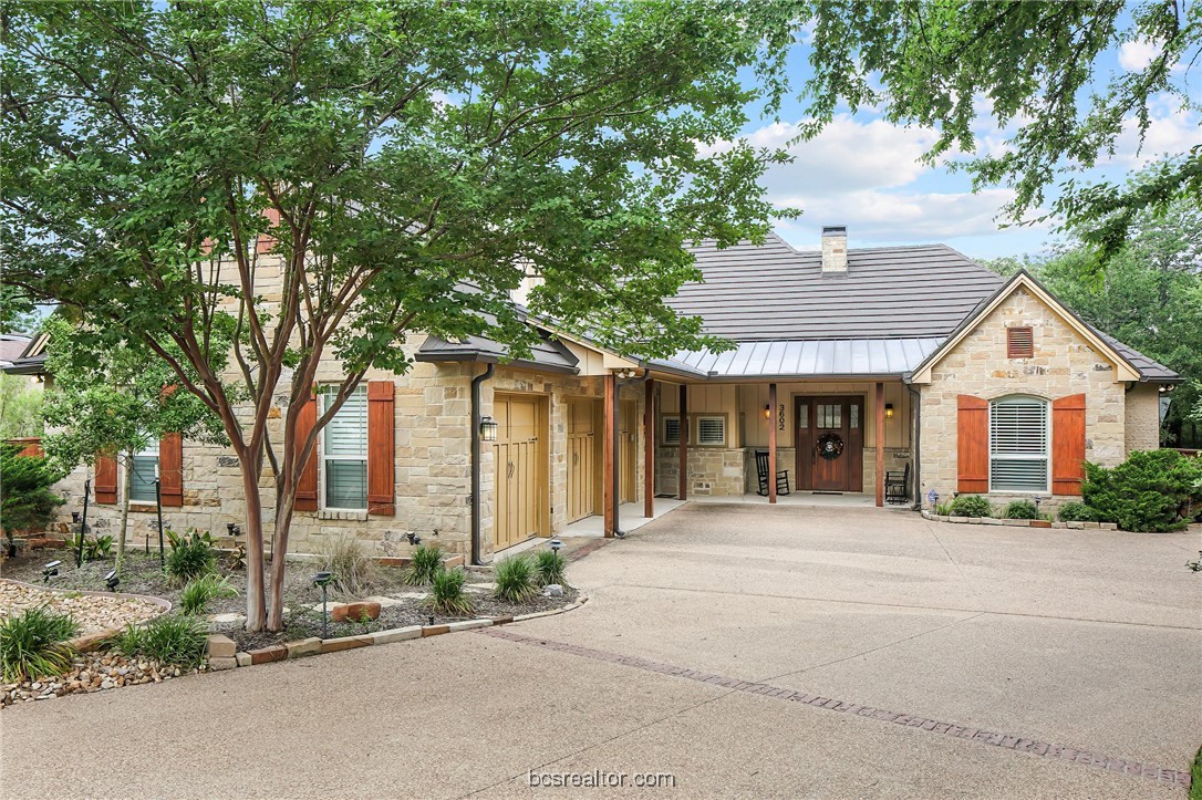 Stunning curb appeal showcasing a beautiful Hill C