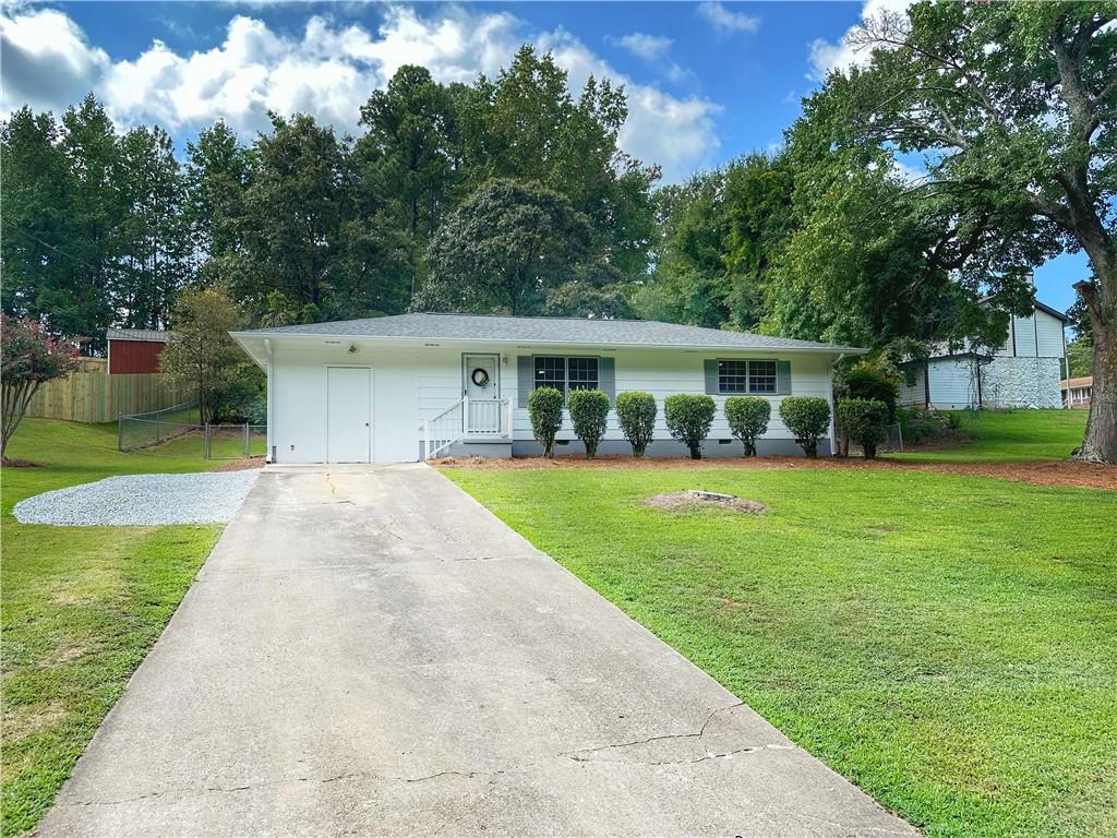 a view of house with a yard