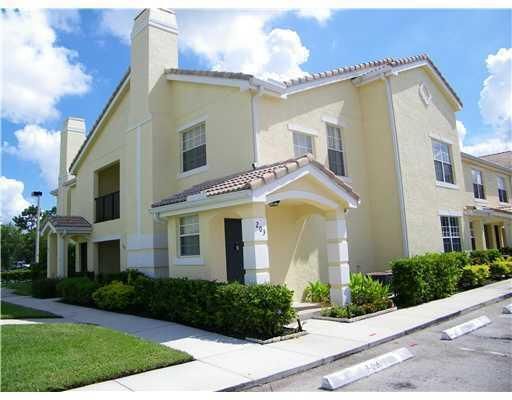 $1,900 | 104 Southwest Peacock Boulevard, Unit 3203 | Fountainview