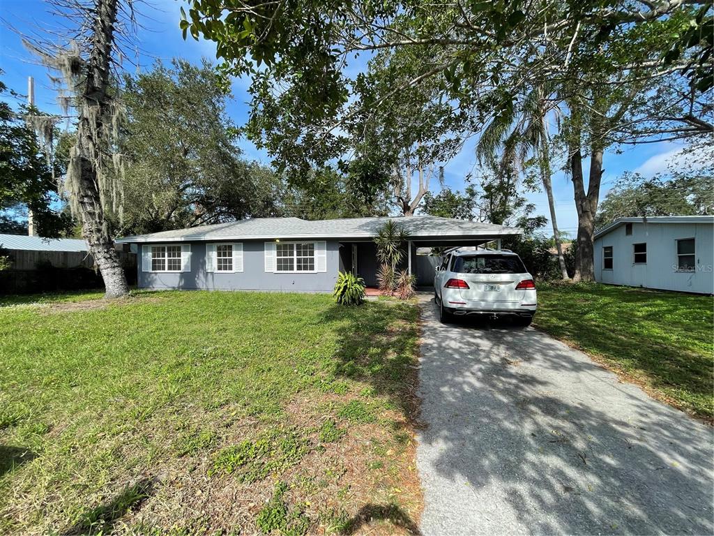 a view of a house with a yard