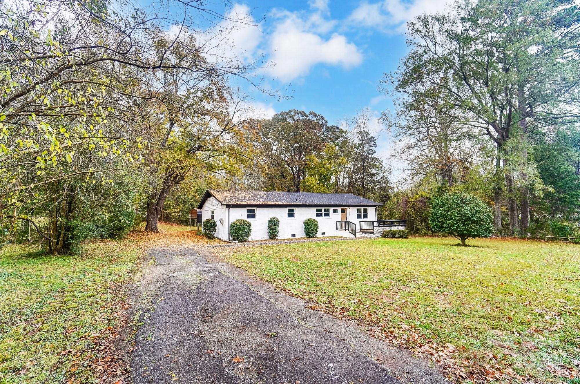 a view of a house with yard and trees